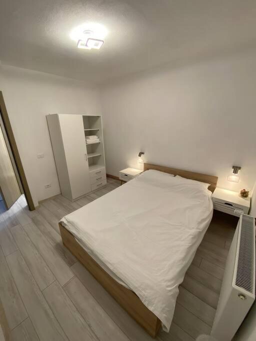 Black& White Apartment Brasov Exterior photo